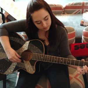 Meet your Posher, Caitlin